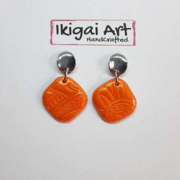 Pendientes Cuadrado Naranja con Base Acero