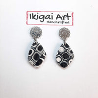 Pendientes Fantasy Negro Blanco con Base Acero