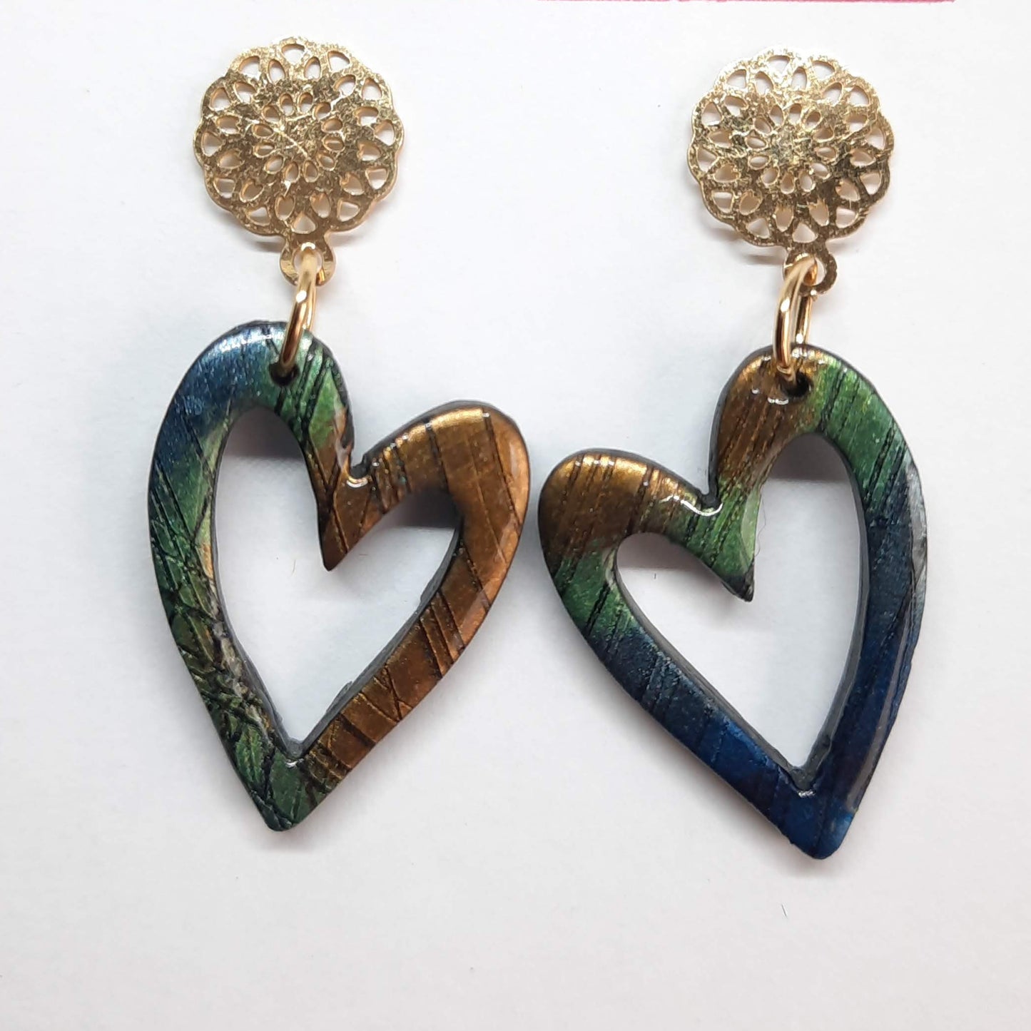 Pendientes Corazón Hueco Labradorita Azul con Base Dorada
