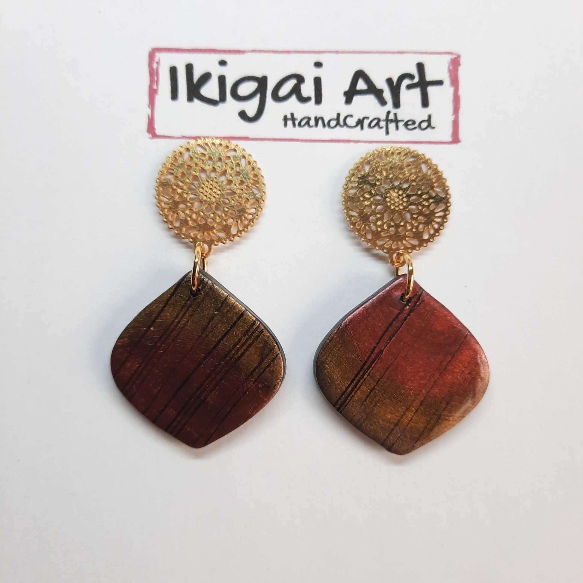 Pendientes Abanico Labradorita Violeta con Base Dorada