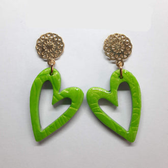 Pendientes Corazón Hueco Verde con Base Dorada