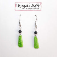 Pendientes Trapecio Verde con Gancho Acero y Bolitas de Lava