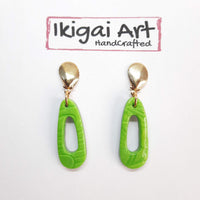 Pendientes Fantasy Pequeño Verde con Base Dorada