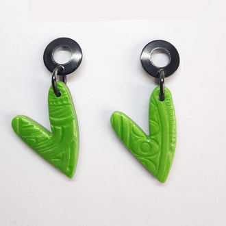 Pendientes Corazón Pequeño Verde con Base Negra