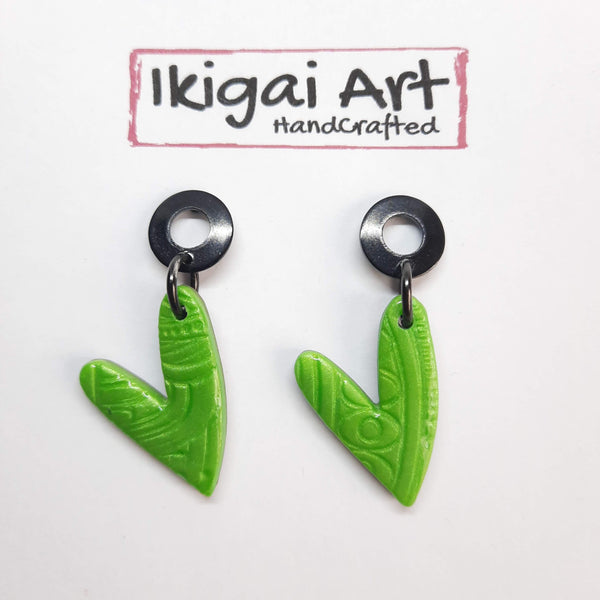 Pendientes Corazón Pequeño Verde con Base Negra