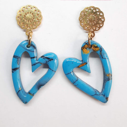 Pendientes Corazón Hueco Turquesa con Base  Dorada