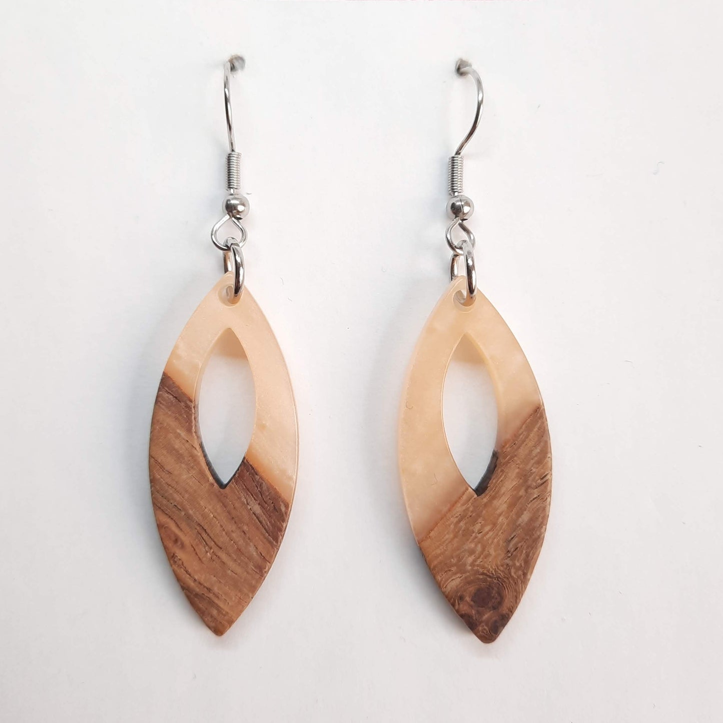 Pendientes Oval Beige Resina y Madera con Gancho