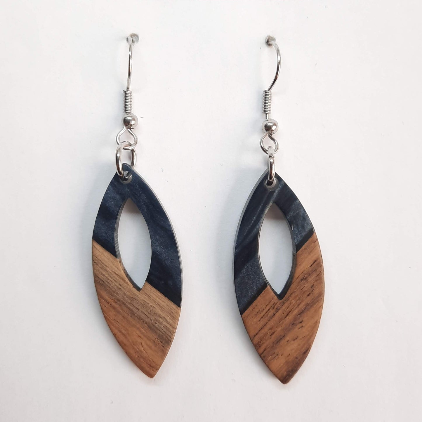 Pendientes Oval Negro Resina y Madera con Gancho