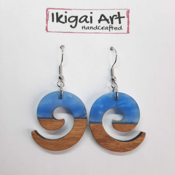 Pendientes Espiral Azul Resina y Madera con Gancho