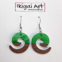 Pendientes Espiral Verde Resina y Madera con Gancho