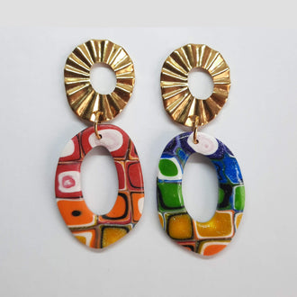 Pendientes Ovalado Arcoíris con Base Dorada