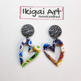 Pendientes Corazón Arcoíris con Base negra
