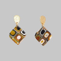 Pendientes Cuadrado Pequeño Amarillo Antiguo con Base Dorada