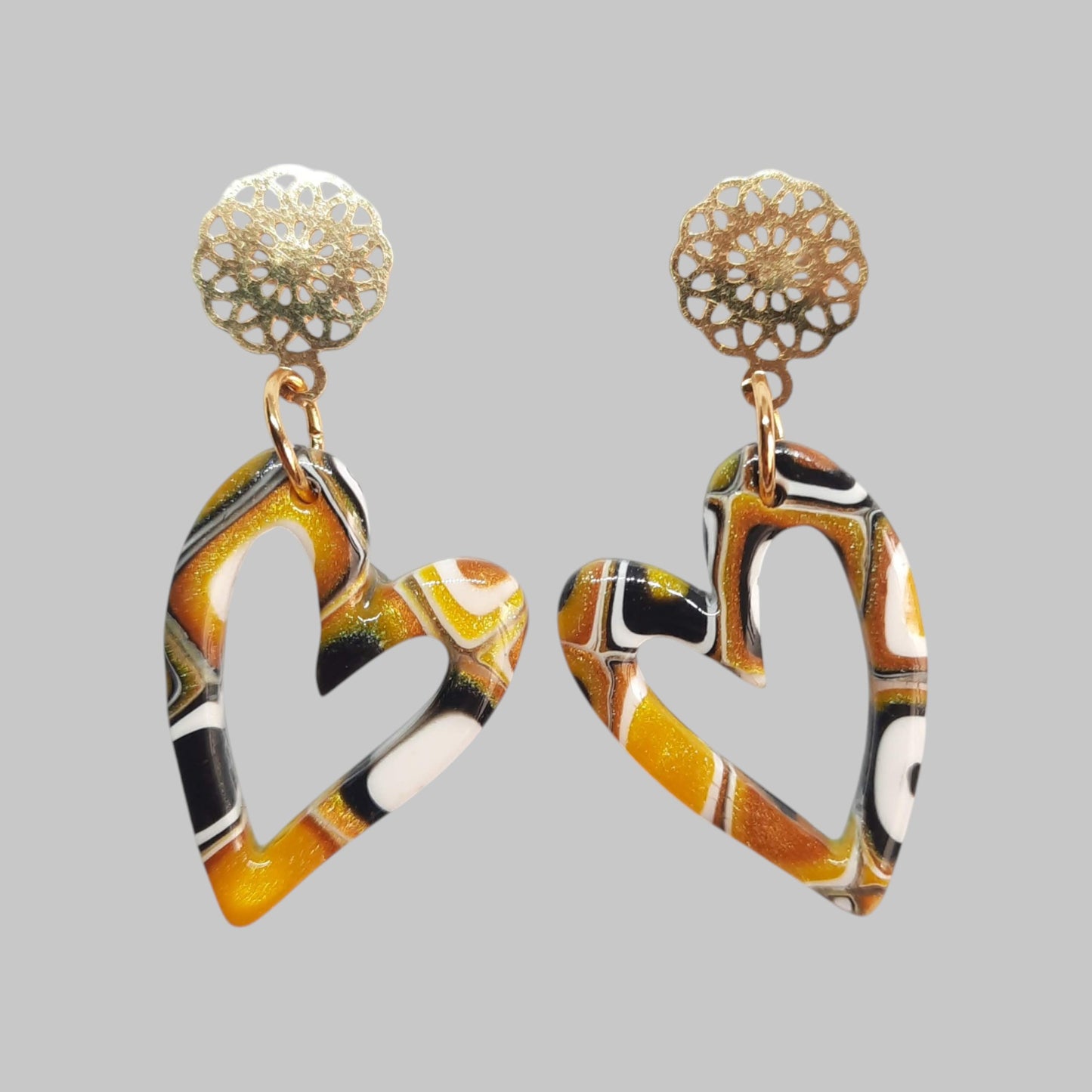 Pendientes Corazón Amarillo Antiguo con Base Dorada