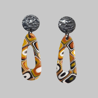 Pendientes Fantasy Mediano Amarillo Antiguo con Base Negra