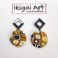 Pendientes Redondo Mediano Amarillo Antiguo con Base Negra