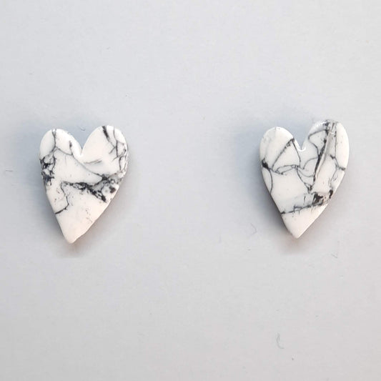 Pendientes Botón Corazón Blanco Mármol