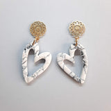 Pendientes Corazón Blanco Mármol con Base Dorada