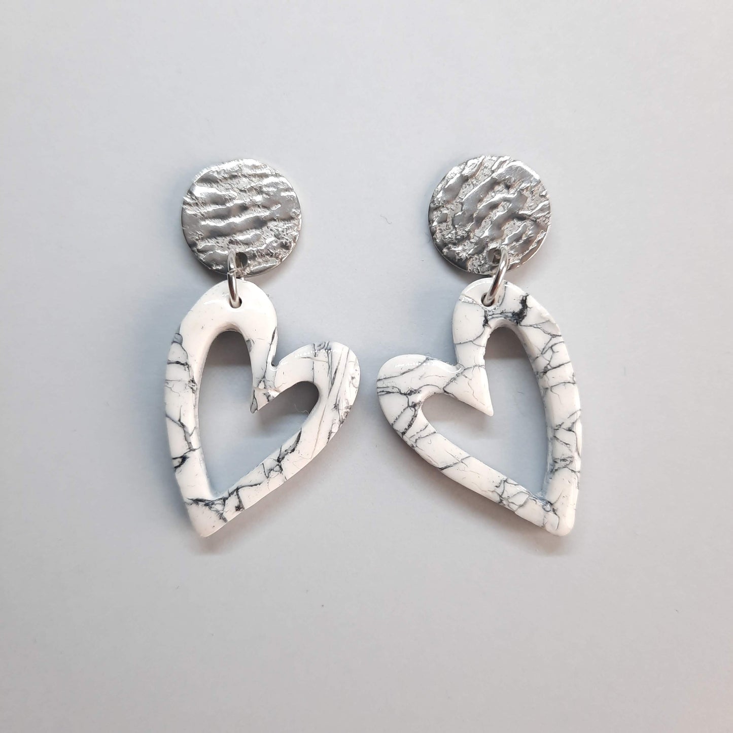 Pendientes Corazón Blanco Mármol con Base Acero