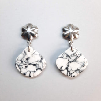Pendientes Abanico Blanco Mármol con Base Acero