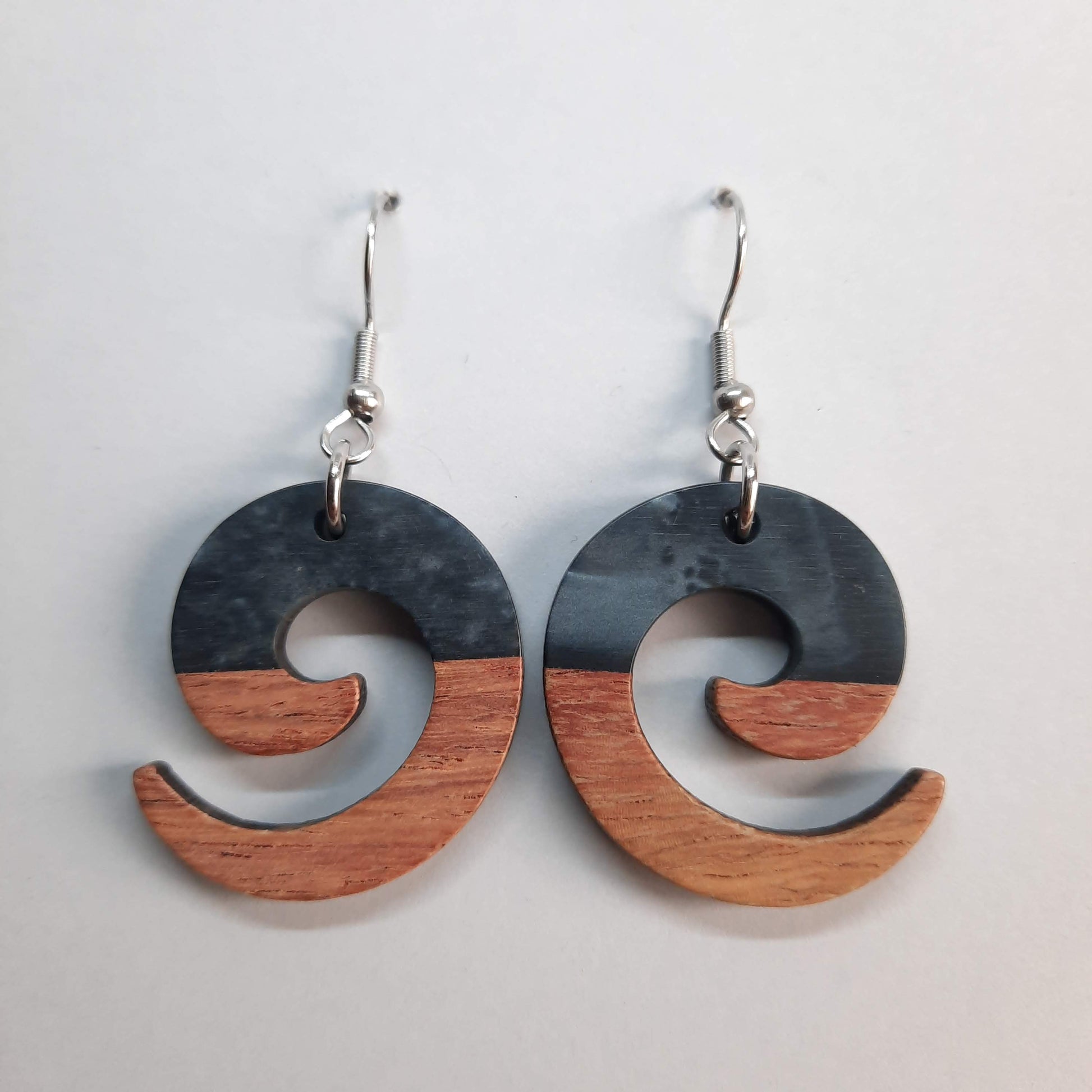 Pendientes Espiral Negro Resina y Madera con Gancho