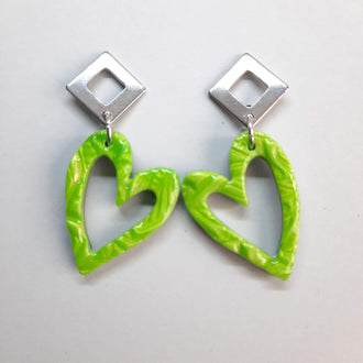Pendientes Corazón Hueco Verde con Base Acero