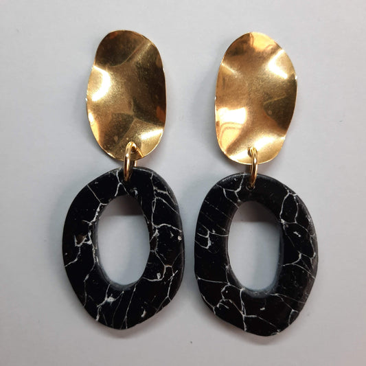 Pendientes Ovalado Negro Mármol con Base Dorada