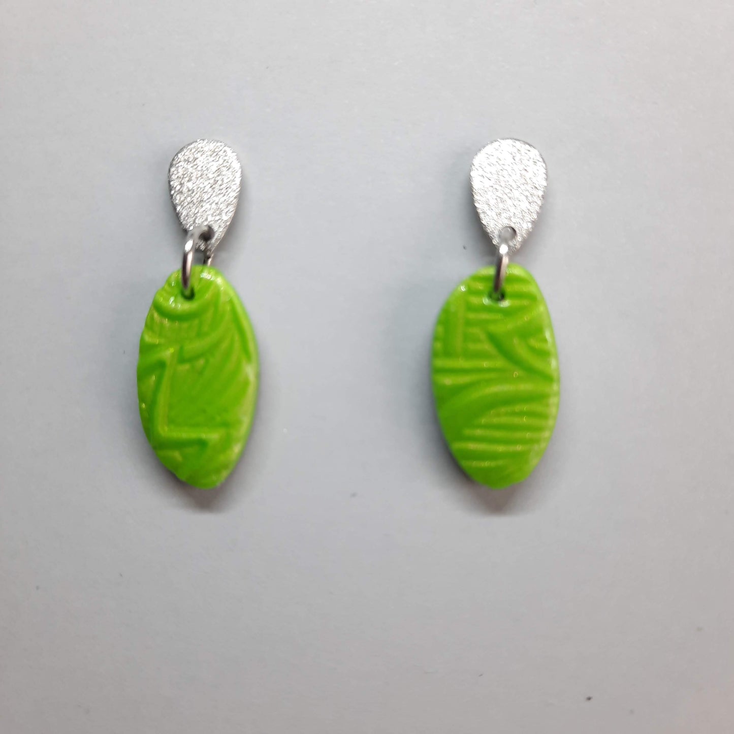 Pendientes Ovalado Verde con Base Acero