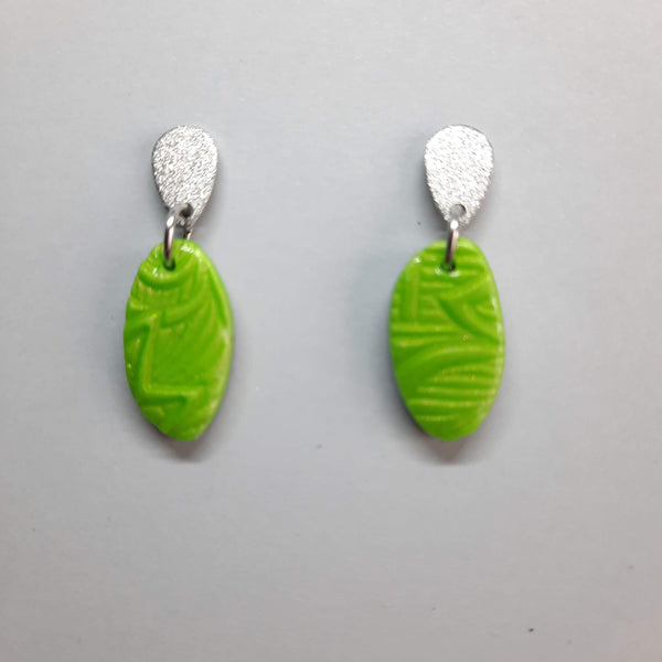 Pendientes Ovalado Verde con Base Acero