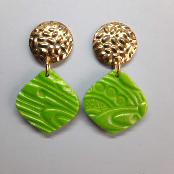 Pendientes Abanico Mediano Verde con Base Dorada