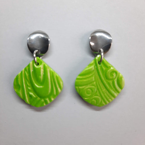 Pendientes Abanico Pequeño Verde con Base Acero