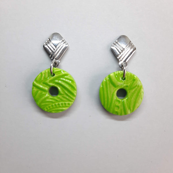 Pendientes Donut Pequeño Verde con Base Acero