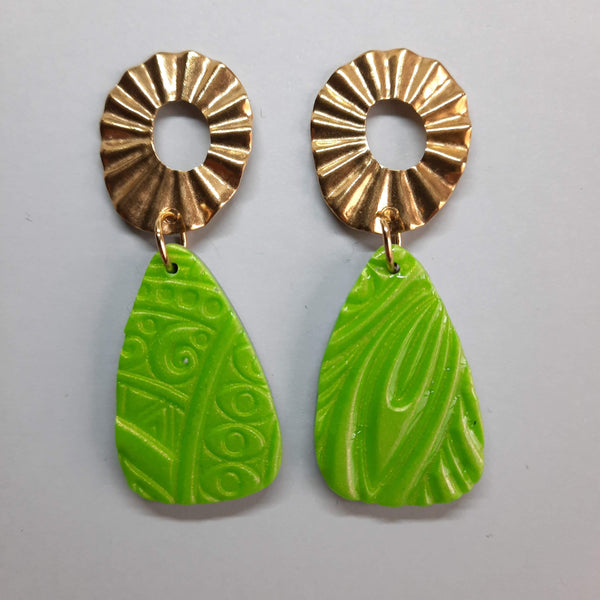 Pendientes Fantasy Verde con Base Dorada