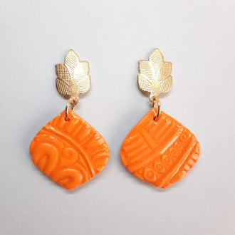 Pendientes Abanico Mediano Naranja con Base Dorada