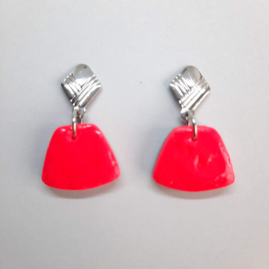 Pendientes Trapecio Rosa Neon con Base Acero