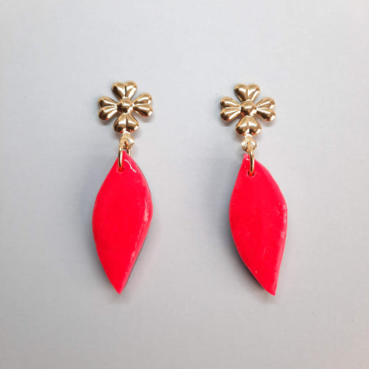 Pendientes Fantasy Rosa Neon con Base Dorada