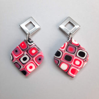 Pendientes Cuadrado Mediano Rosa Verano con Base Acero