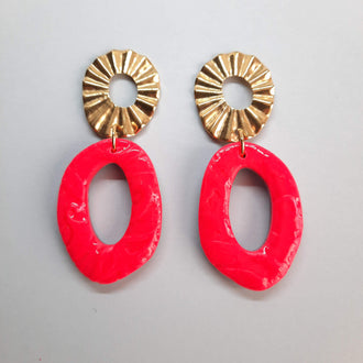 Pendientes Ovalado Rosa Neon con Base Dorada