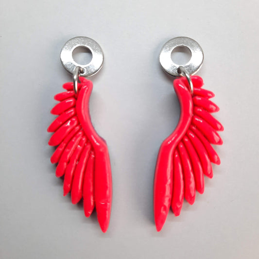 Pendientes Alas Rosa Neon con Base Acero