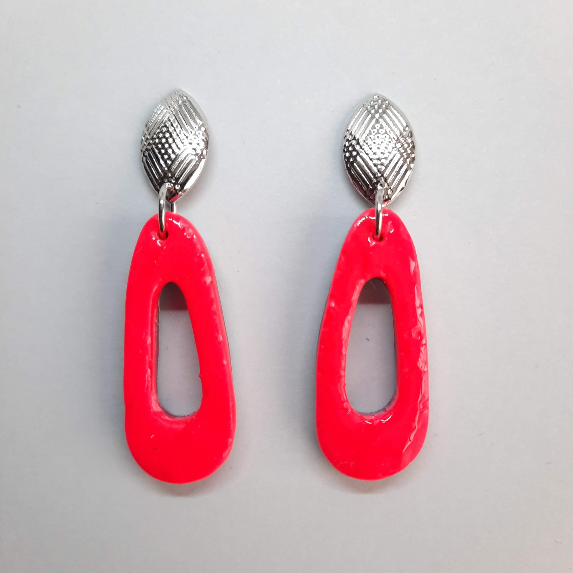Pendientes Fantasy Mediano Rosa Neon con Base Acero