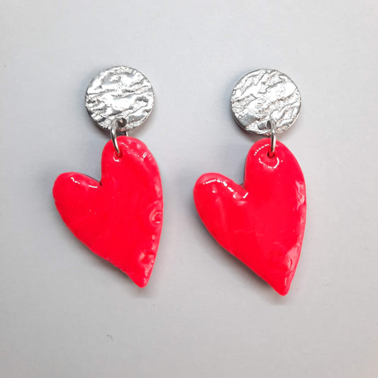 Pendientes Corazón Rosa Neon con Base Acero