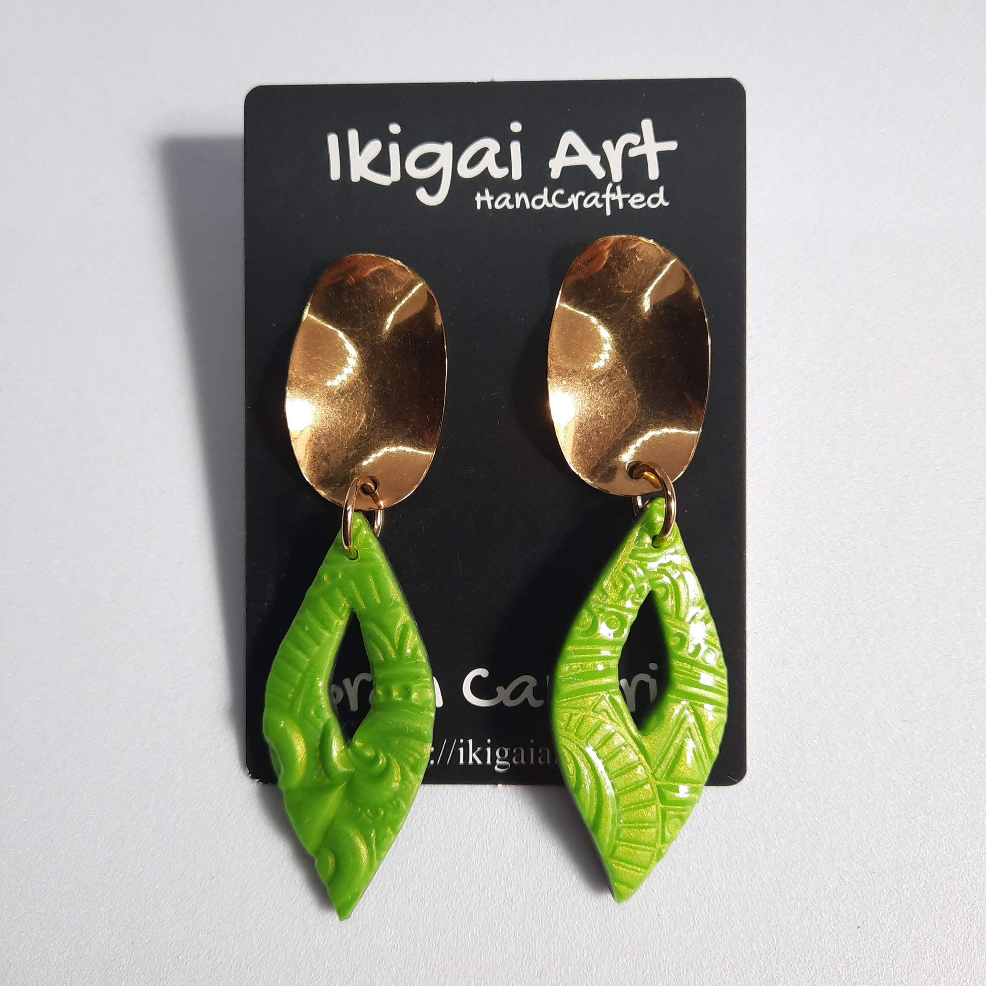 Pendientes Madrid Verde con Base Dorada