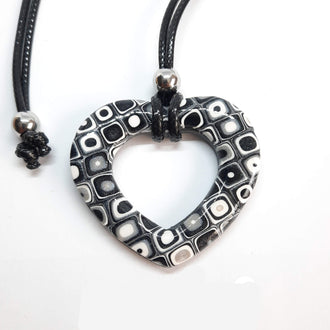 Colgante Corazón Alma Negro Blanco Mediano