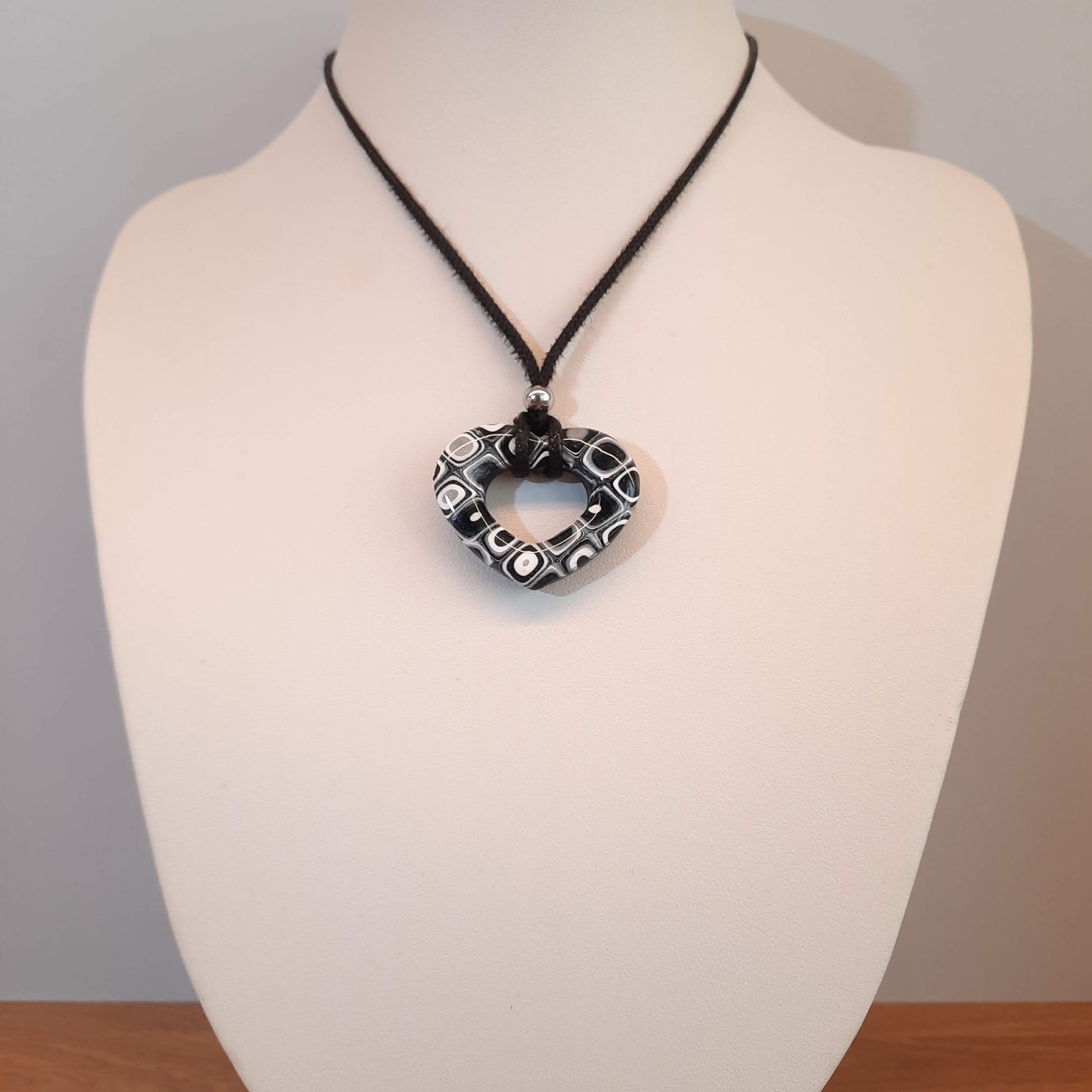 Colgante Corazón Alma Pequeño Negro Blanco