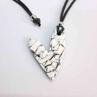 Colgante Corazón Delgado Blanco Mármol