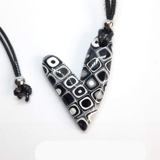 Colgante Corazón Delgado Negro Blanco