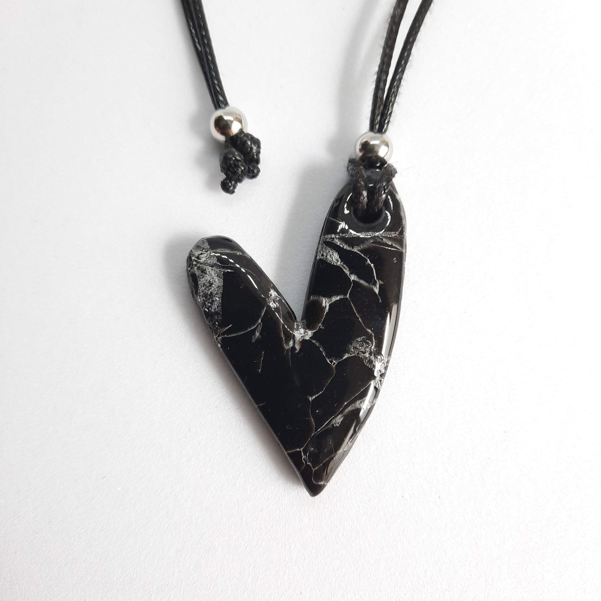 Colgante Corazón Delgado Negro Mármol