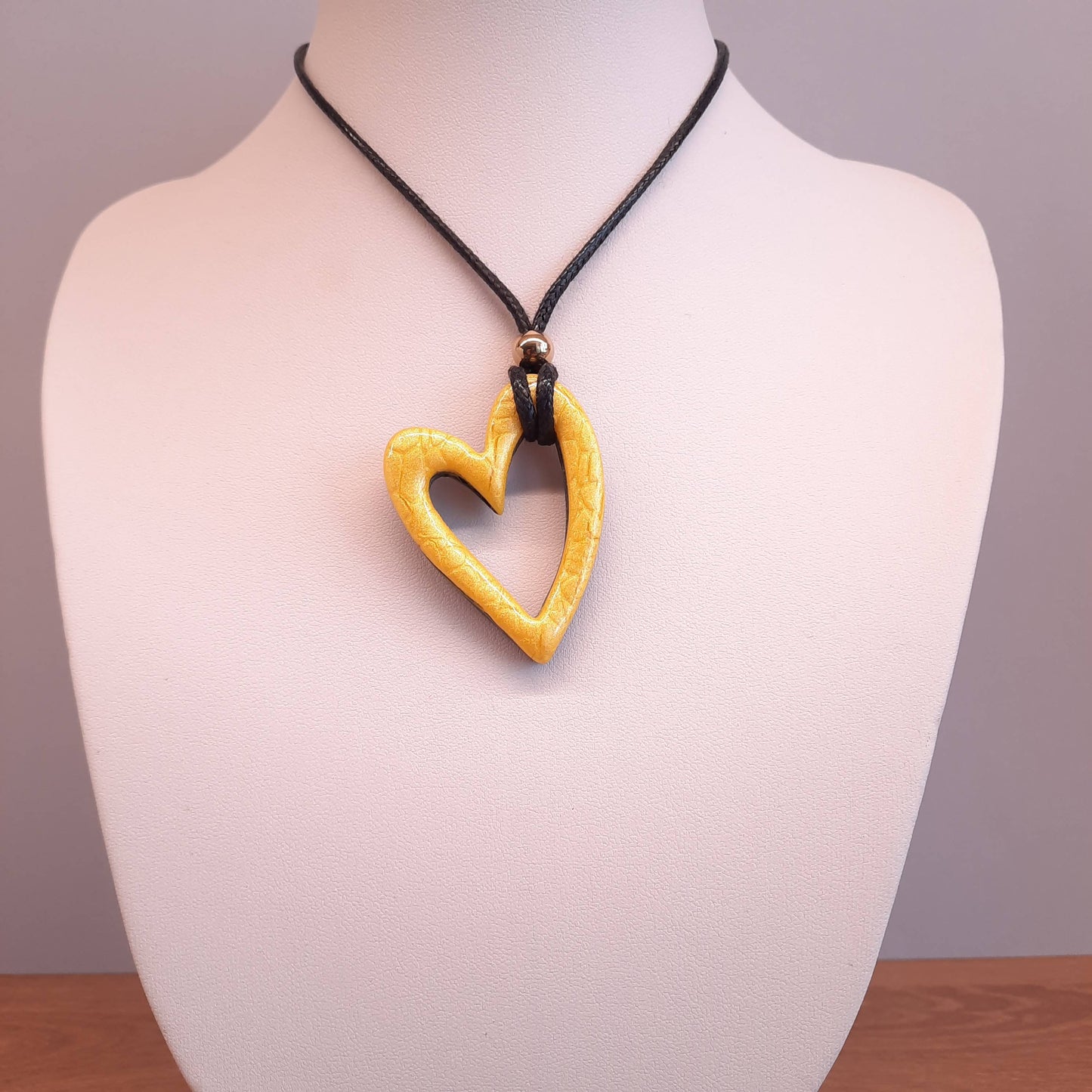 Colgante Corazón Hueco Mediano Amarillo