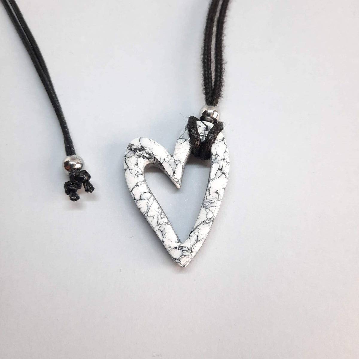 Colgante Corazón Hueco Pequeño Blanco Mármol
