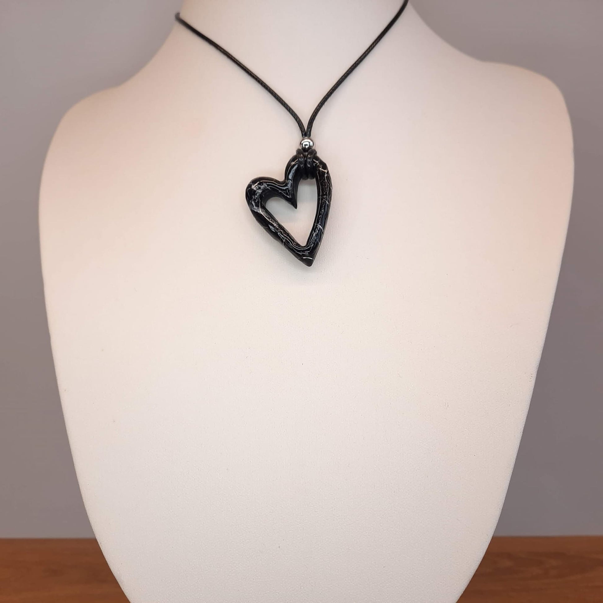 Colgante Corazón Hueco Pequeño Negro Mármol